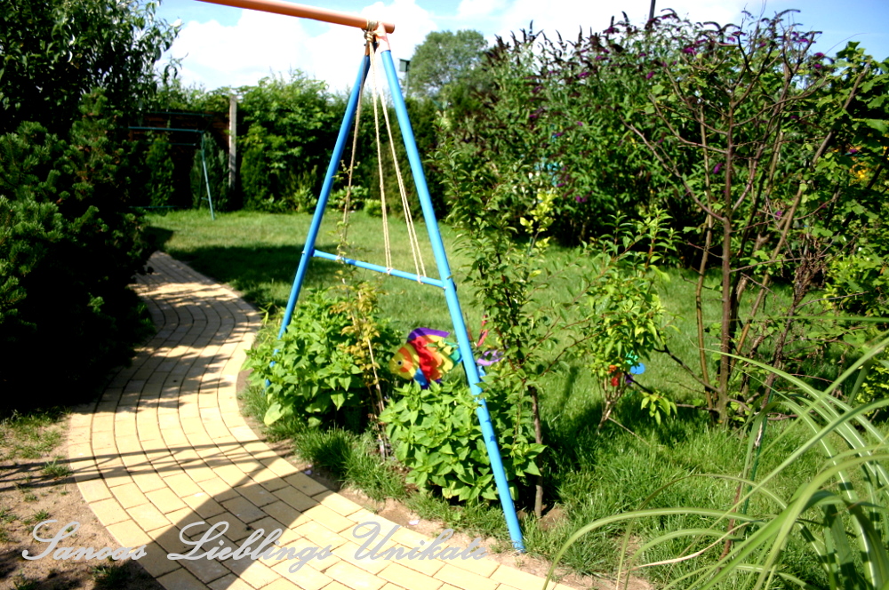 Liebevoll leben und lernen - Sanoas Lieblings Unikate - Gartengestaltung - Klettergerüst dient gleichzeitig als Rankhilfe