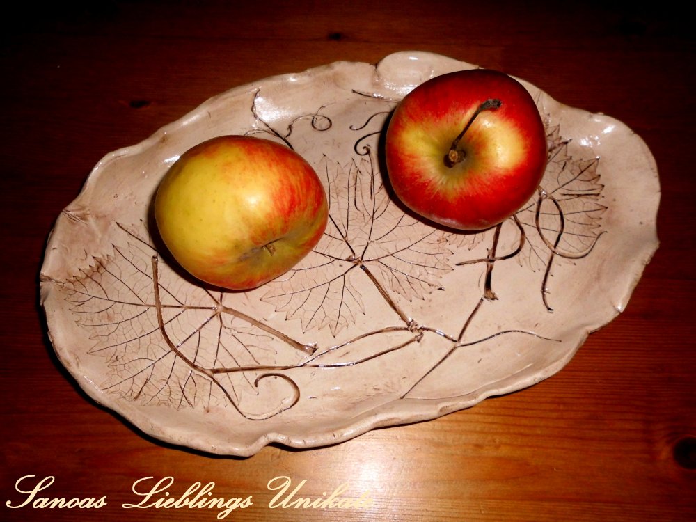 Liebevoll leben und lernen - Sanoas Lieblings Unikate - Keramik - Schale oval - Weinblätter Motiv